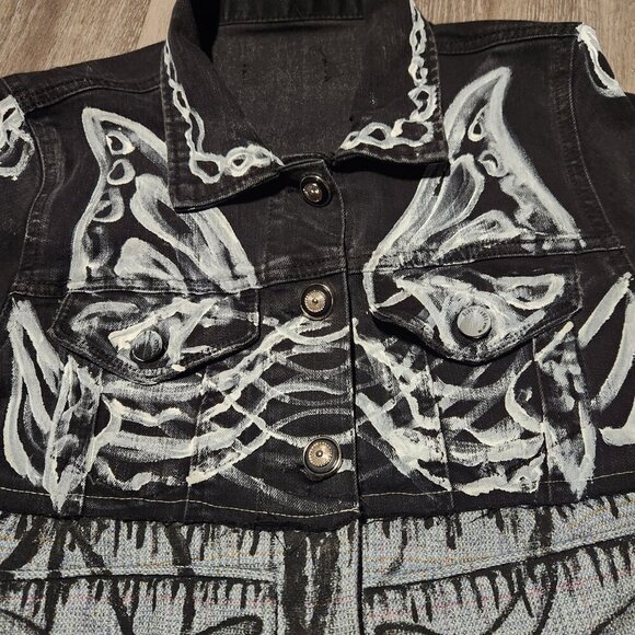 One-of-a-kind handmade grunge / punk shredded butterfly painted denim jacket - Picture 12 of 12